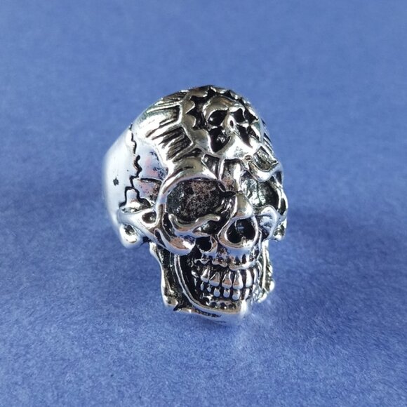 💀 Gothic Mini Skull On Skull Top Heavy Metal Ring (Size 10.5) - Picture 2 of 4